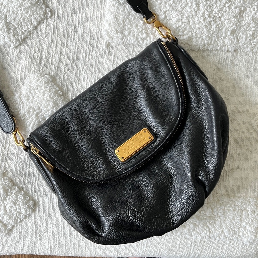 Authentic Marc by Marc Jacobs classic soft black leather Crossbody excellent